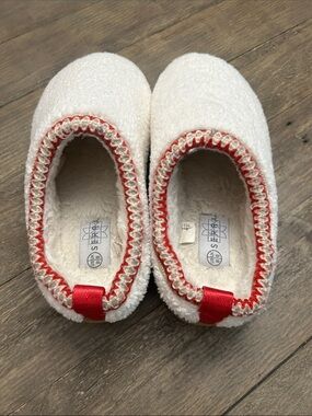 Serra Cream Sherpa Slip-On Slippers with Red Trim
